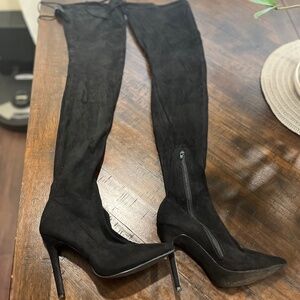Knee high Black heeled boots